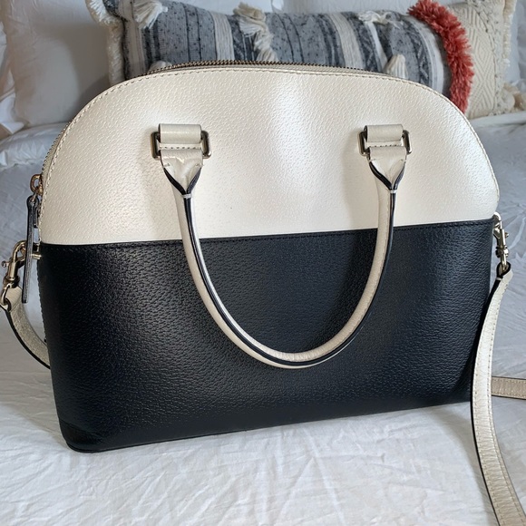 Kate spade crossbody SOLD! - Picture 2 of 6